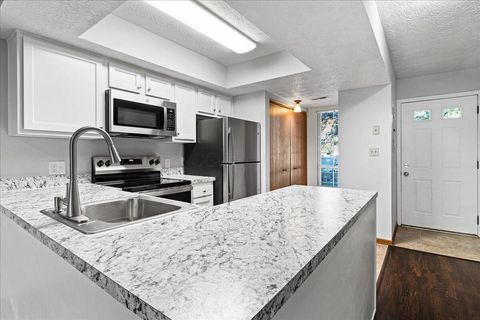 Tiny photo for 6418 Reflections Drive A #A, Dublin, OH 43017 (MLS # 226005513)