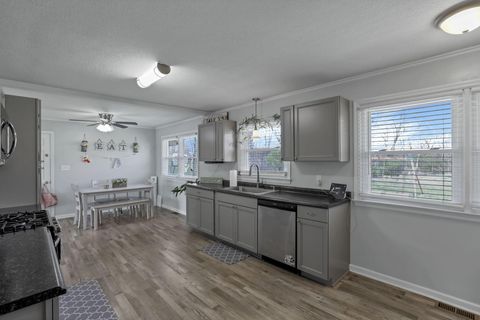 Tiny photo for 224 Brentwood Drive NE, Newark, OH 43055 (MLS # 226010400)