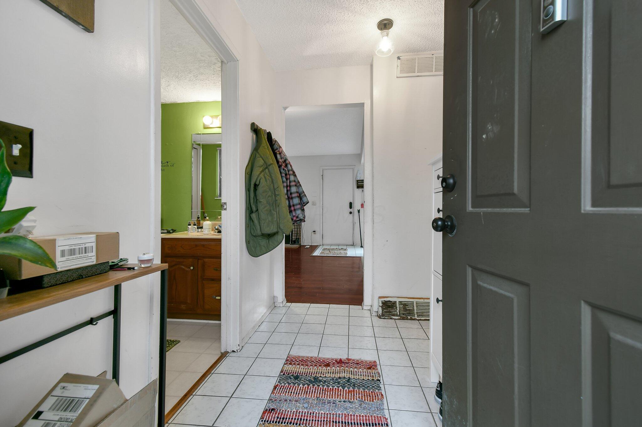 557 Woodingham Place, Columbus, Ohio image 5