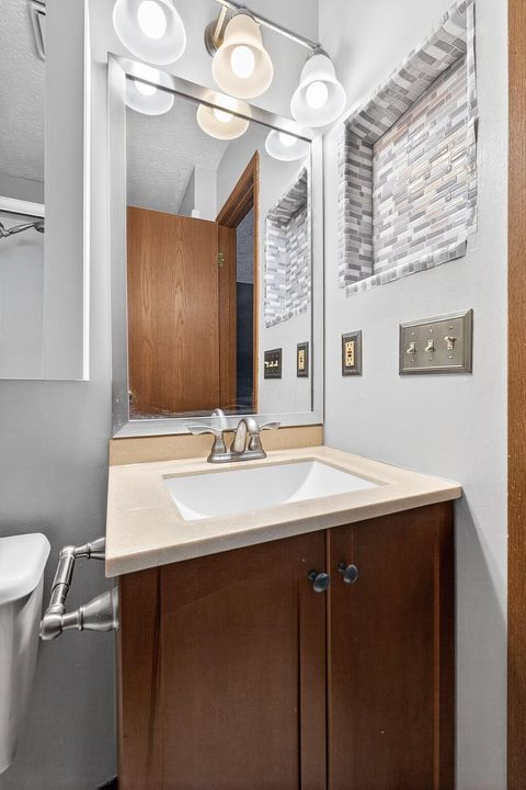 Tiny photo for 3712 Creek Ridge Court, Columbus, OH 43230 (MLS # 226004348)