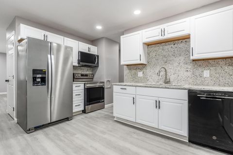 Tiny photo for 757 Ivorton Road S, Columbus, OH 43207 (MLS # 226004894)