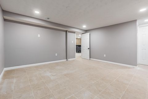 Tiny photo for 757 Ivorton Road S, Columbus, OH 43207 (MLS # 226004894)