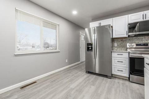 Tiny photo for 757 Ivorton Road S, Columbus, OH 43207 (MLS # 226004894)