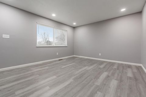 Tiny photo for 757 Ivorton Road S, Columbus, OH 43207 (MLS # 226004894)