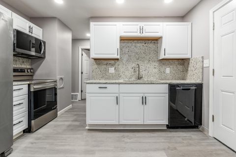 Tiny photo for 757 Ivorton Road S, Columbus, OH 43207 (MLS # 226004894)