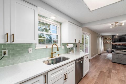 Tiny photo for 5570 Oldwynne Road, Hilliard, OH 43026 (MLS # 225040236)