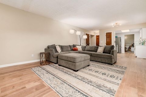 Tiny photo for 5570 Oldwynne Road, Hilliard, OH 43026 (MLS # 225040236)
