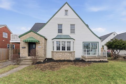 Photo of 2724 S High Street, Columbus, OH 43207 (MLS # 226001815)