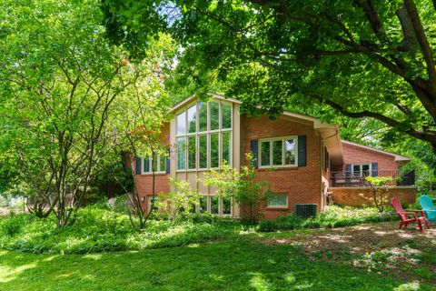 Photo of 293 Ceramic Drive, Columbus, OH 43214 (MLS # 226017257)