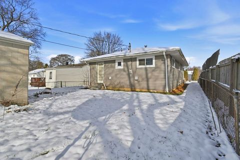 Tiny photo for 445 Basswood Road, Columbus, OH 43207 (MLS # 225045141)