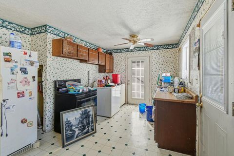 Tiny photo for 445 Basswood Road, Columbus, OH 43207 (MLS # 225045141)