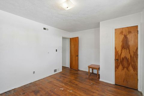 Tiny photo for 445 Basswood Road, Columbus, OH 43207 (MLS # 225045141)