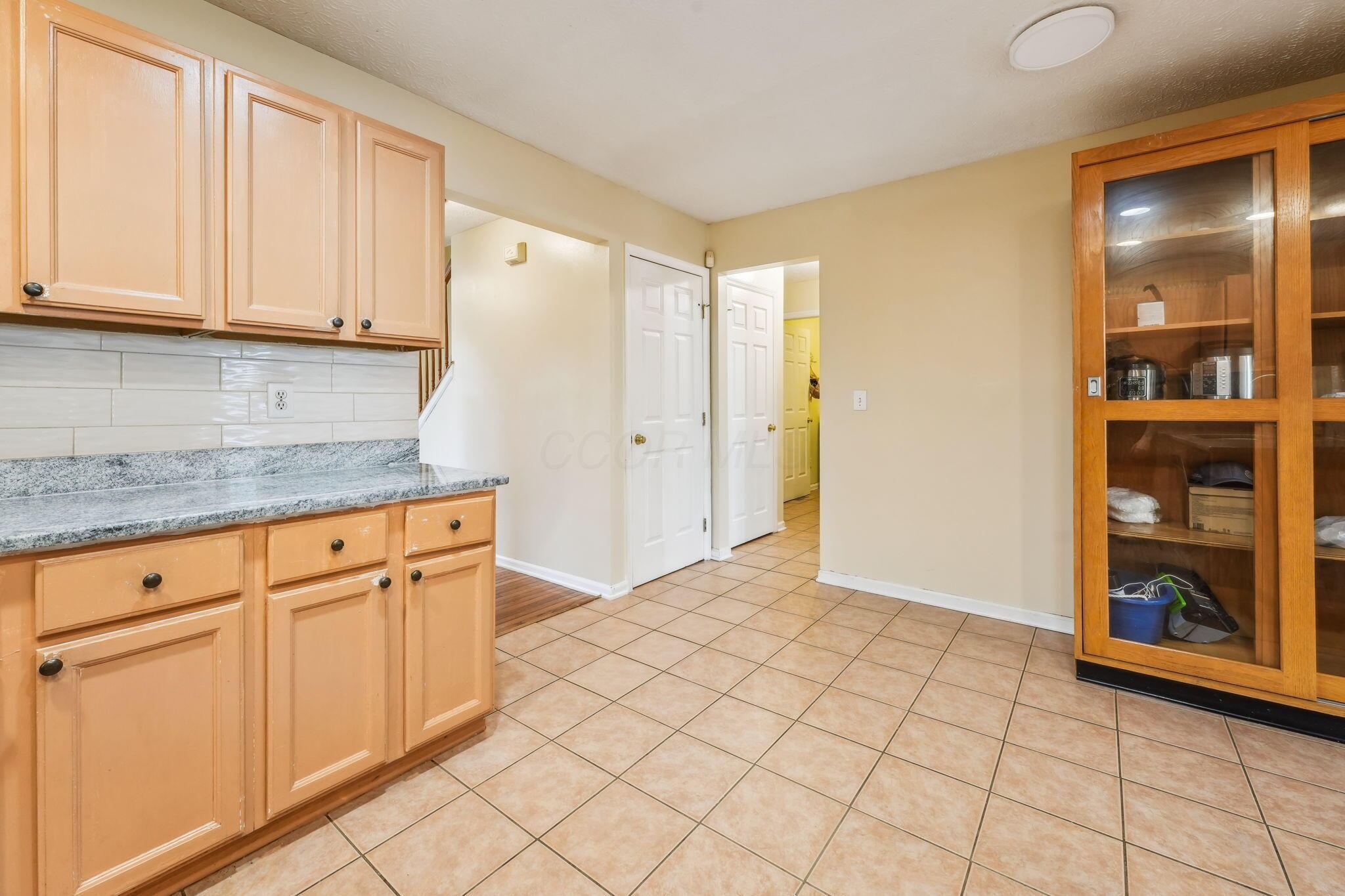 9067 Kingsley Drive, Reynoldsburg, Ohio image 15