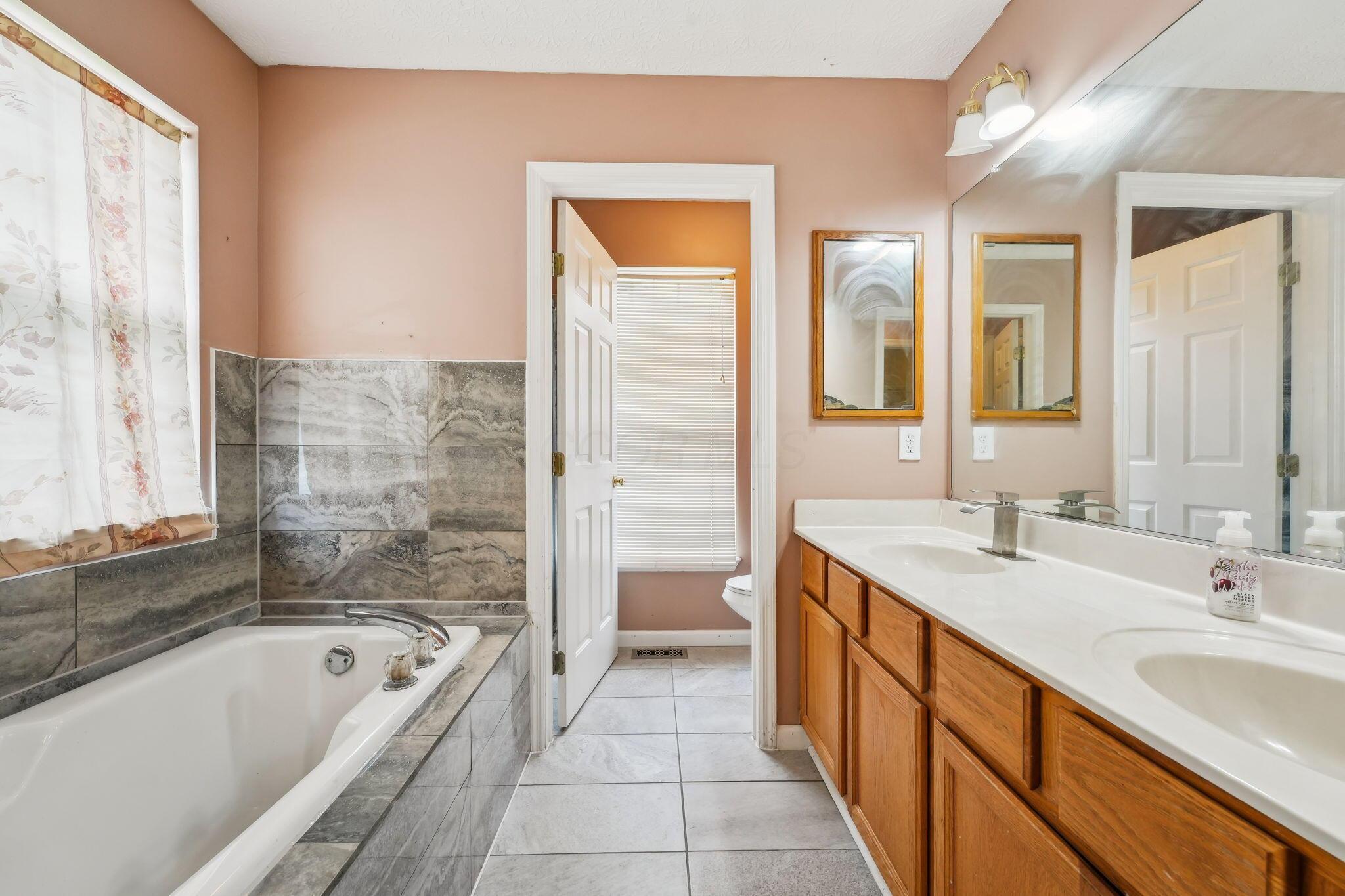 9067 Kingsley Drive, Reynoldsburg, Ohio image 24
