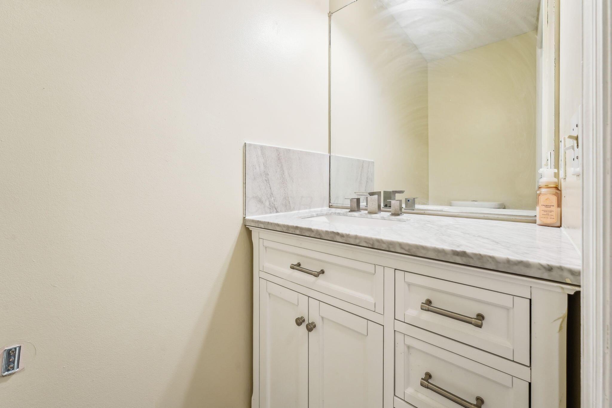 9067 Kingsley Drive, Reynoldsburg, Ohio image 16