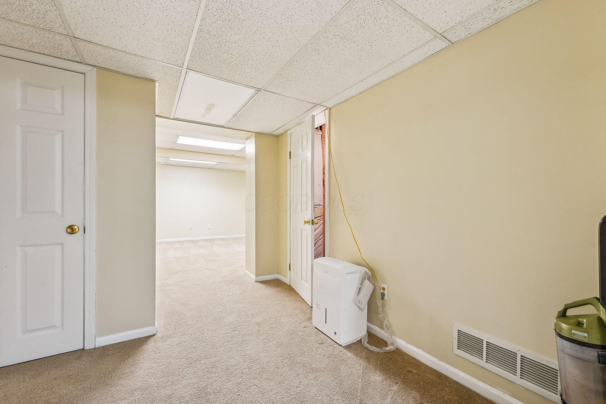 9067 Kingsley Drive, Reynoldsburg, Ohio image 45