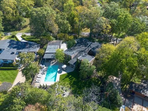 Photo of 4021 Fairfax Drive, Columbus, OH 43220 (MLS # 225043549)