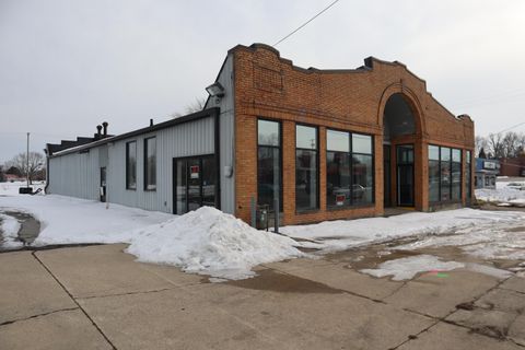 Photo of 333 W Court Street, Washington Court House, OH 43160 (MLS # 226004183)