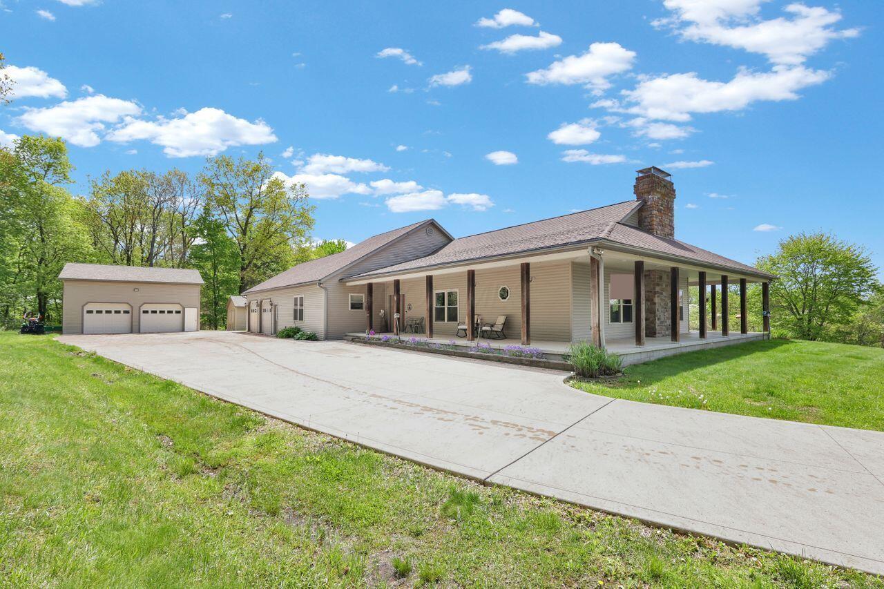 8206 Winding Run Road, Saint Louisville, Ohio image 1