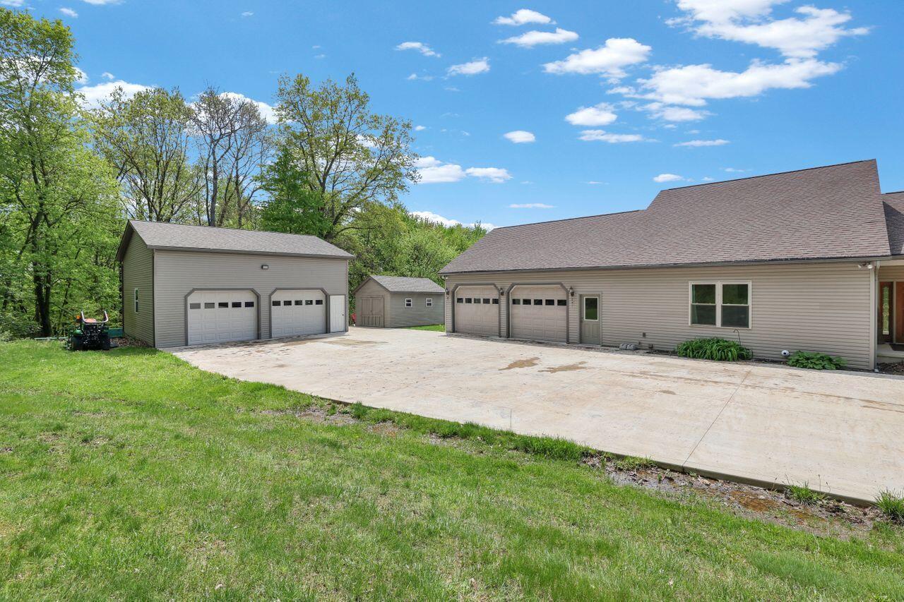 8206 Winding Run Road, Saint Louisville, Ohio image 3