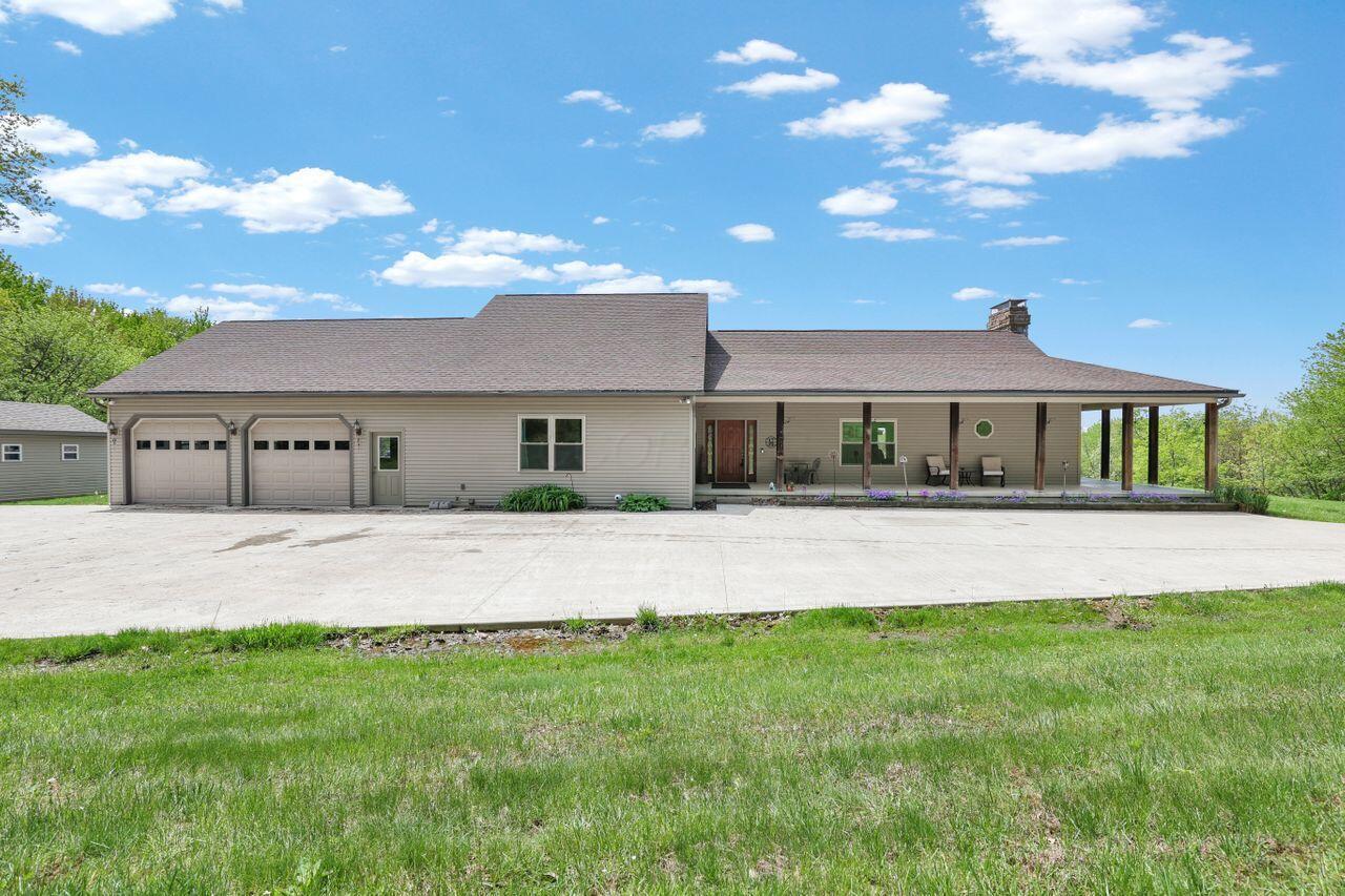 8206 Winding Run Road, Saint Louisville, Ohio image 2