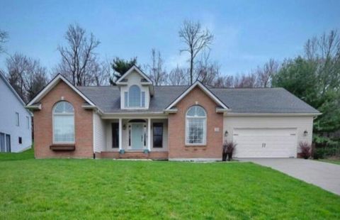 Photo of 733 Alpine Circle, Heath, OH 43056 (MLS # 226010536)