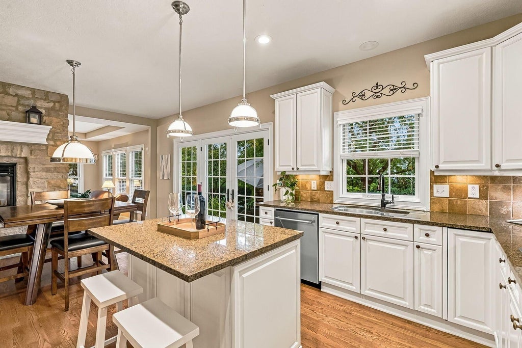 Photo of 9322 Creighton Drive, Powell, OH 43065 (MLS # 226036984)