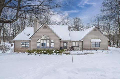 Photo of 12700 Hilltop Drive, Fredericktown, OH 43019 (MLS # 226003844)