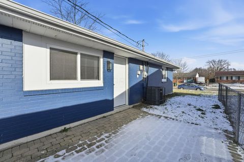 Tiny photo for 577 Barcher Road, Columbus, OH 43207 (MLS # 226000164)