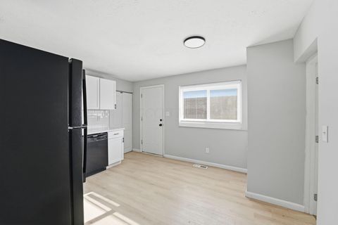 Tiny photo for 577 Barcher Road, Columbus, OH 43207 (MLS # 226000164)