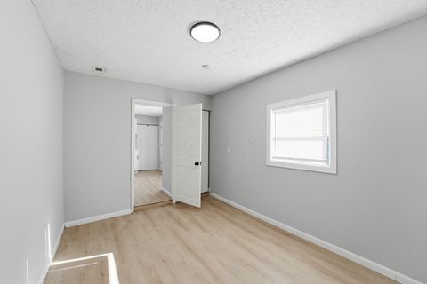 Tiny photo for 577 Barcher Road, Columbus, OH 43207 (MLS # 226000164)