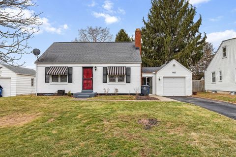 Photo of 957 Rose Place, Columbus, OH 43227 (MLS # 226004628)