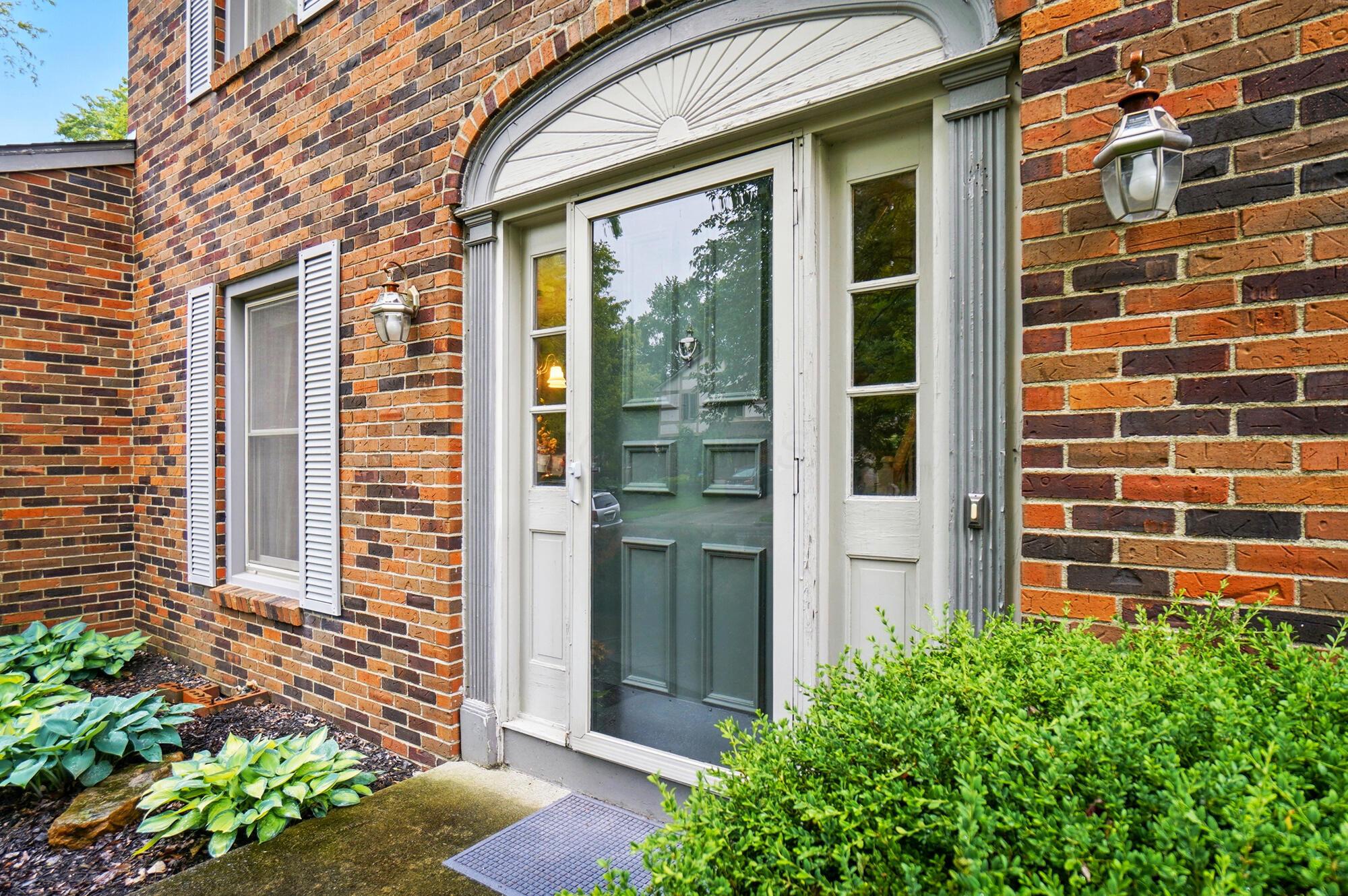 2517 Slateshire Drive, Dublin, Ohio image 2