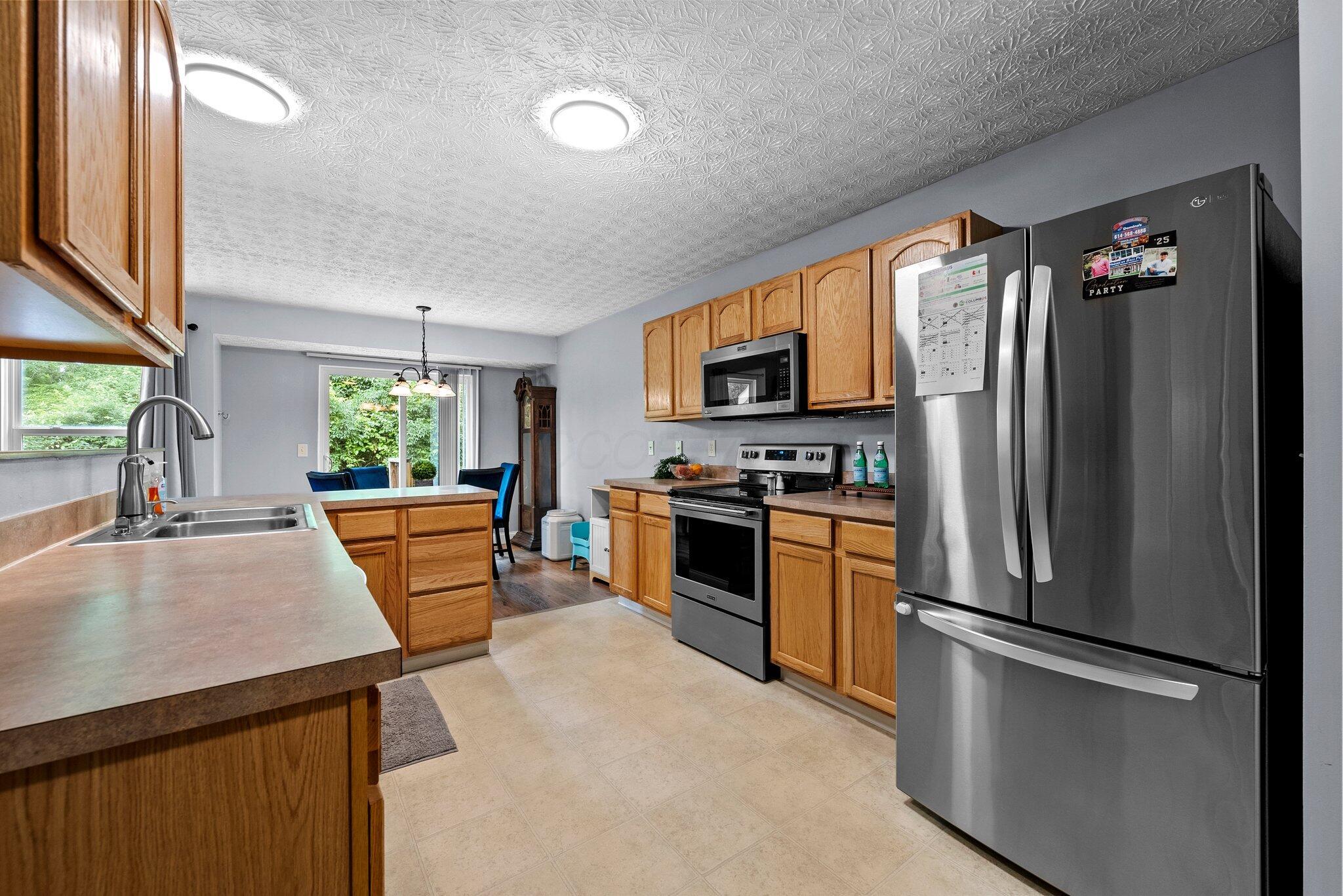 1883 Bay Port Drive, Grove City, Ohio image 8