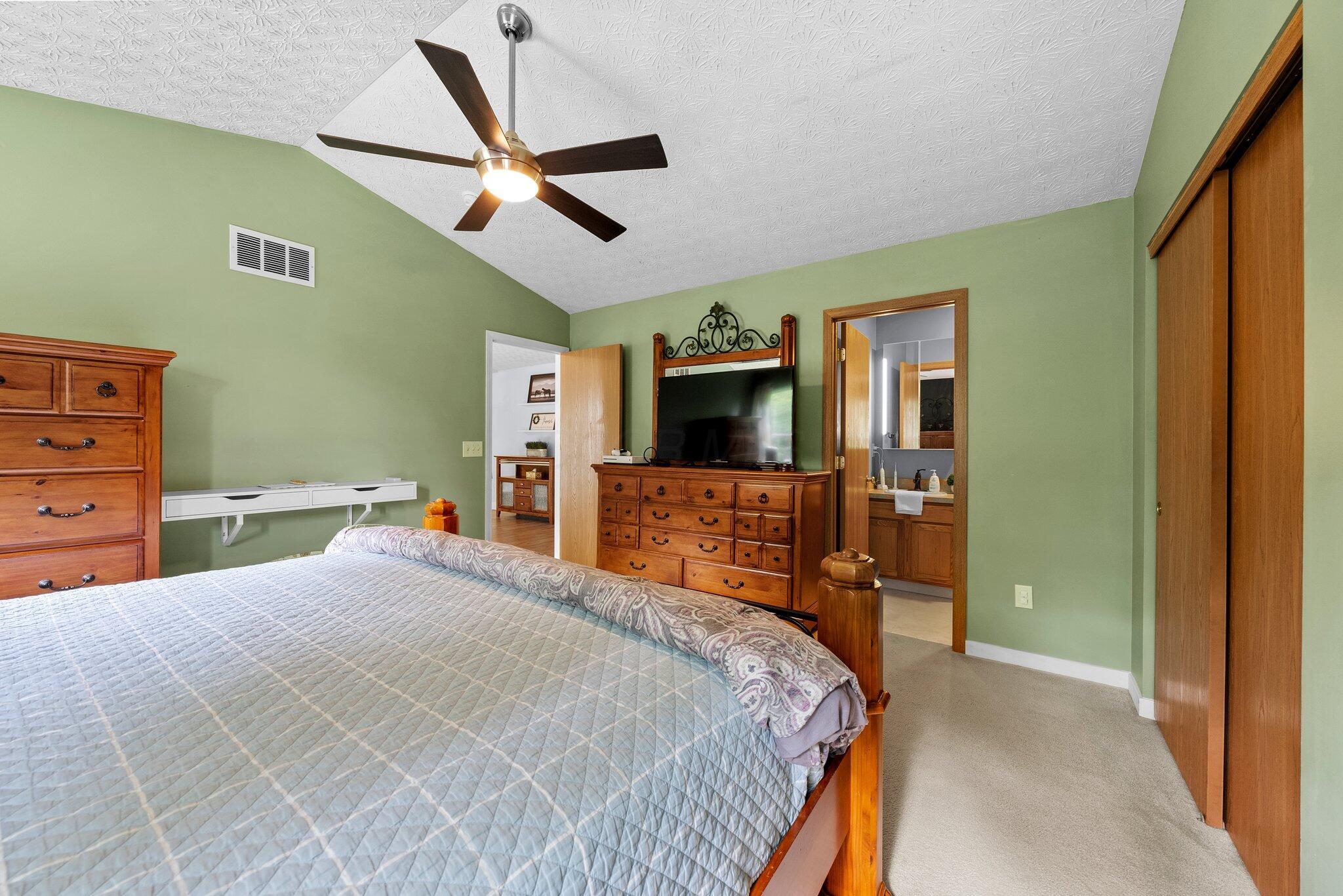 1883 Bay Port Drive, Grove City, Ohio image 13