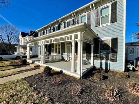 Photo of 160 1/2 W Mound Street, Circleville, OH 43113 (MLS # 226003634)