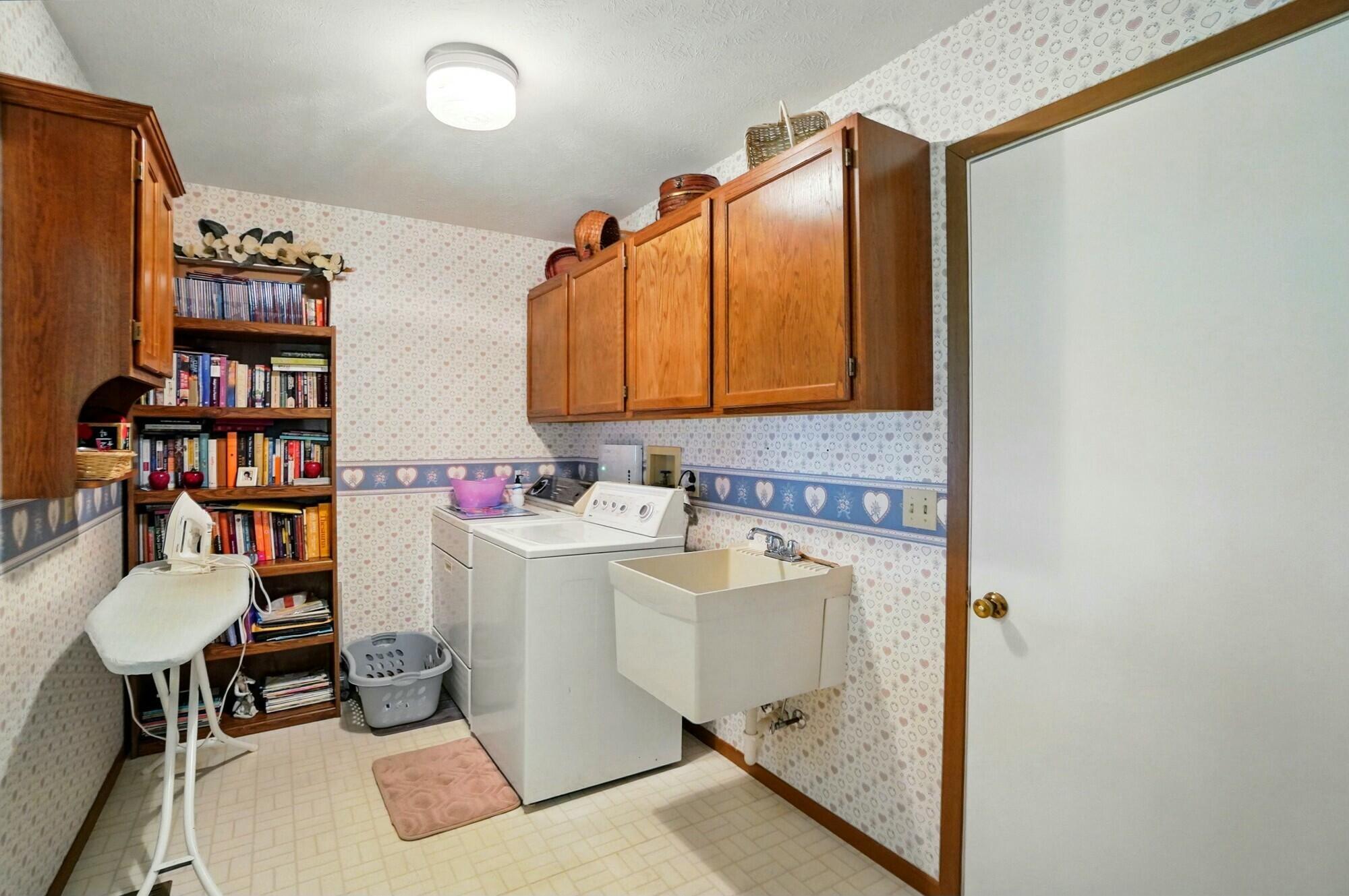 1143 Armsgate Road, Springfield, Ohio image 15