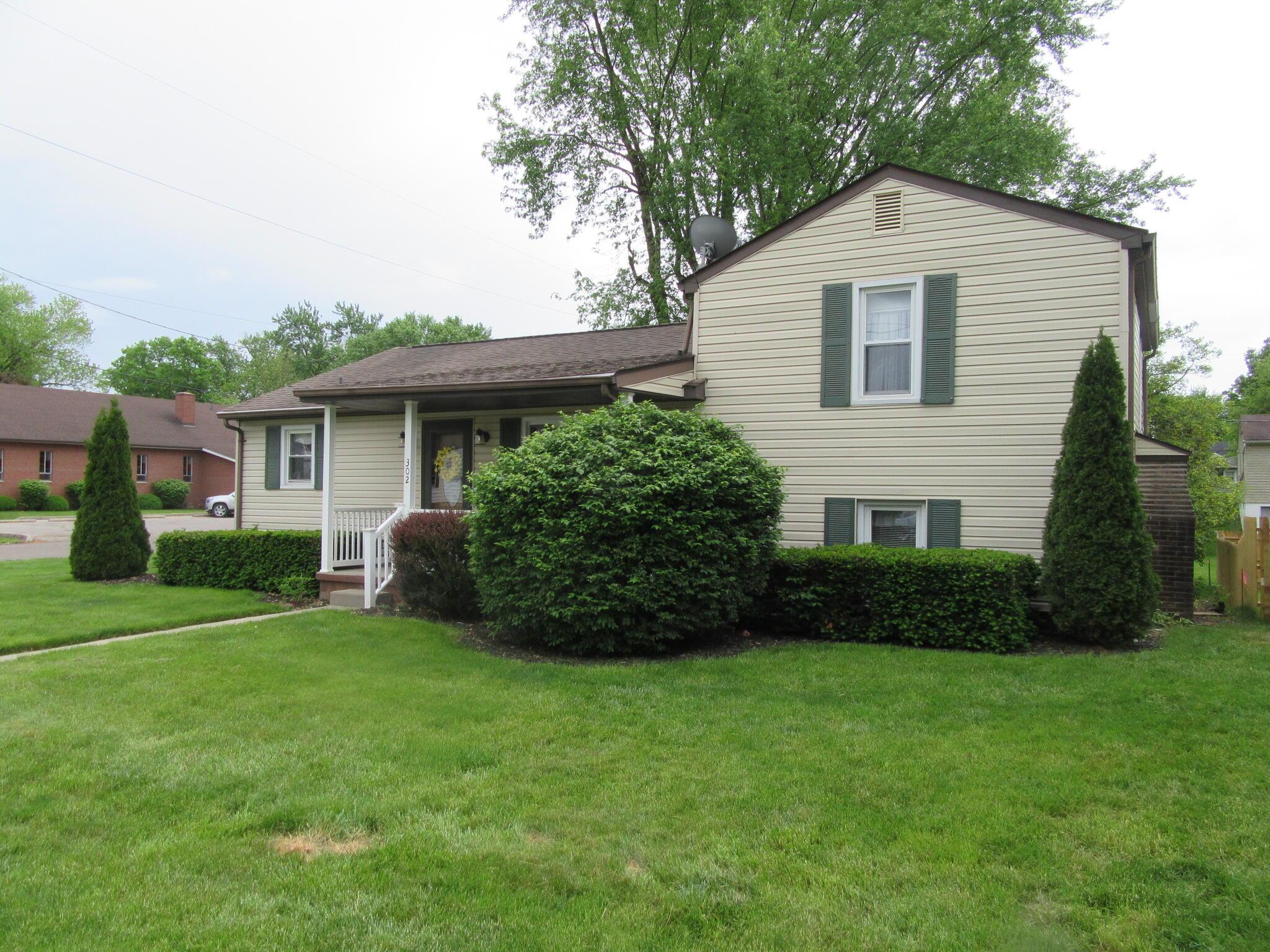 302 W Hubert Avenue, Lancaster, Ohio image 2
