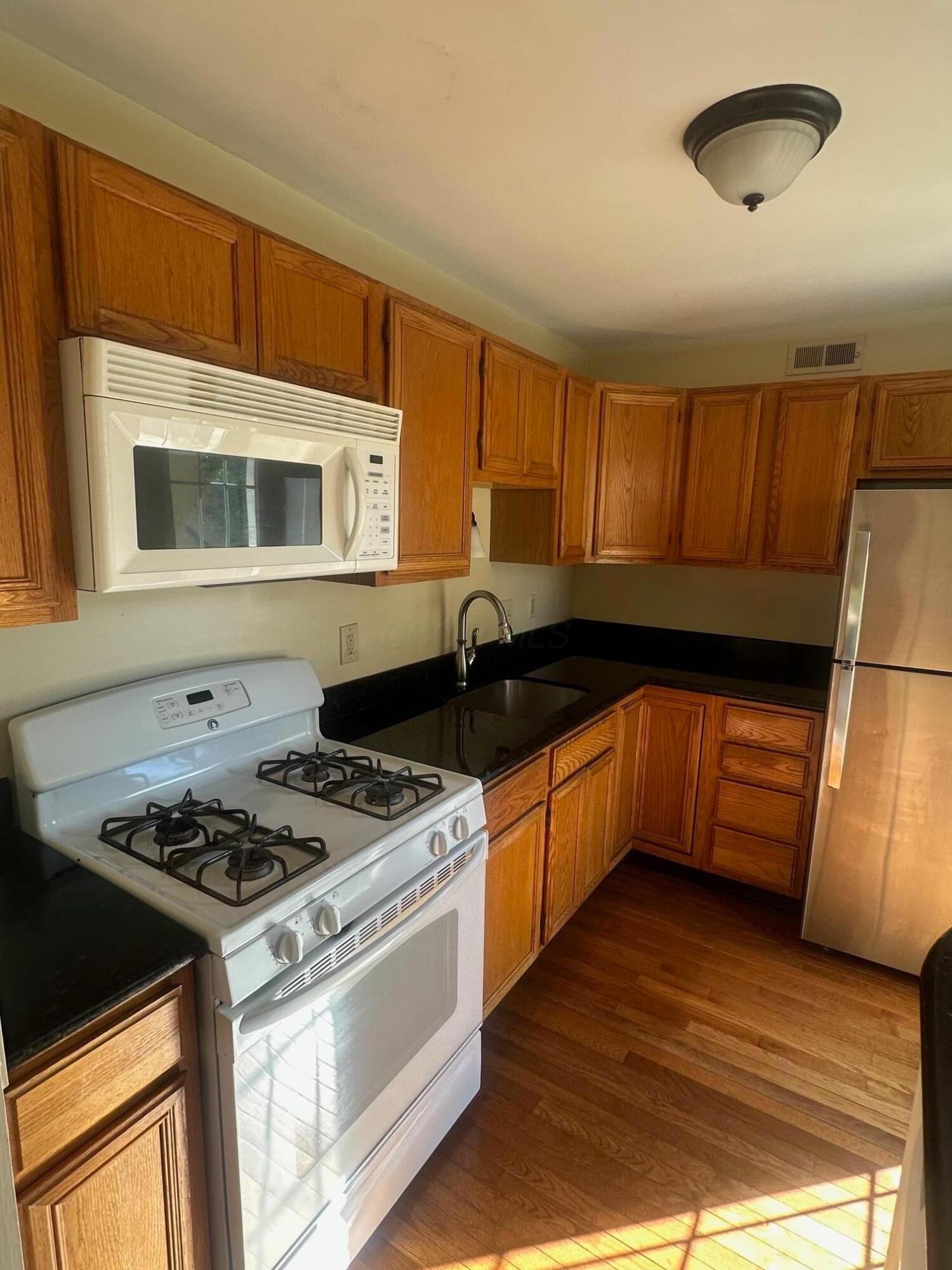 Columbus, Ohio 43221, United States, 3 Bedrooms Bedrooms, ,1 BathroomBathrooms,Residential,Active,205072