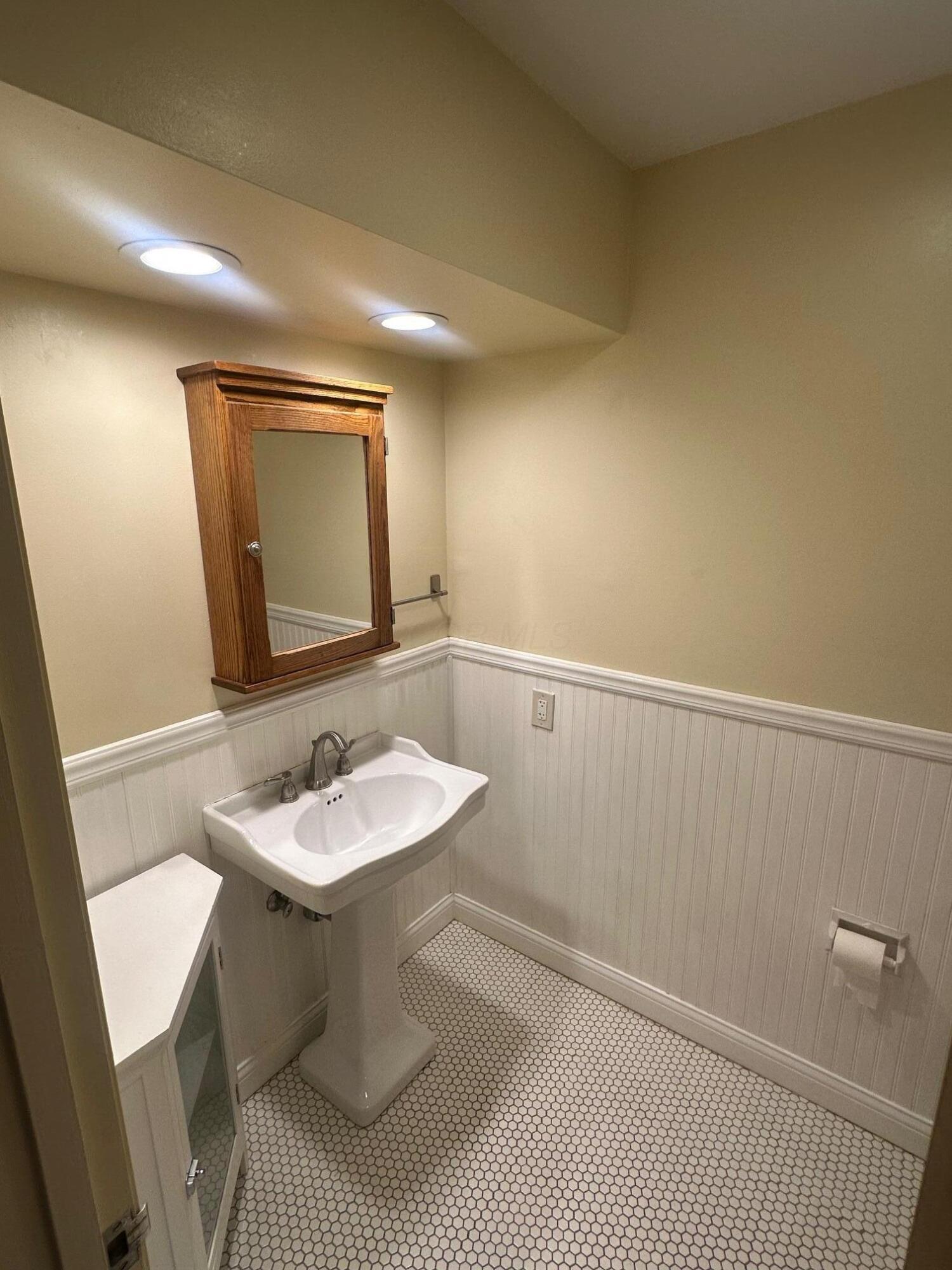 Columbus, Ohio 43221, United States, 3 Bedrooms Bedrooms, ,1 BathroomBathrooms,Residential,Active,205072