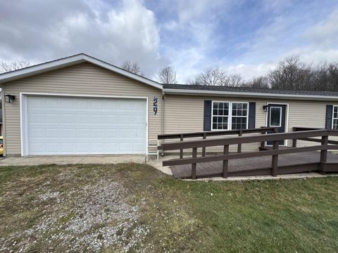Photo of 29 Berrimore Drive, Utica, OH 43080 (MLS # 225046076)