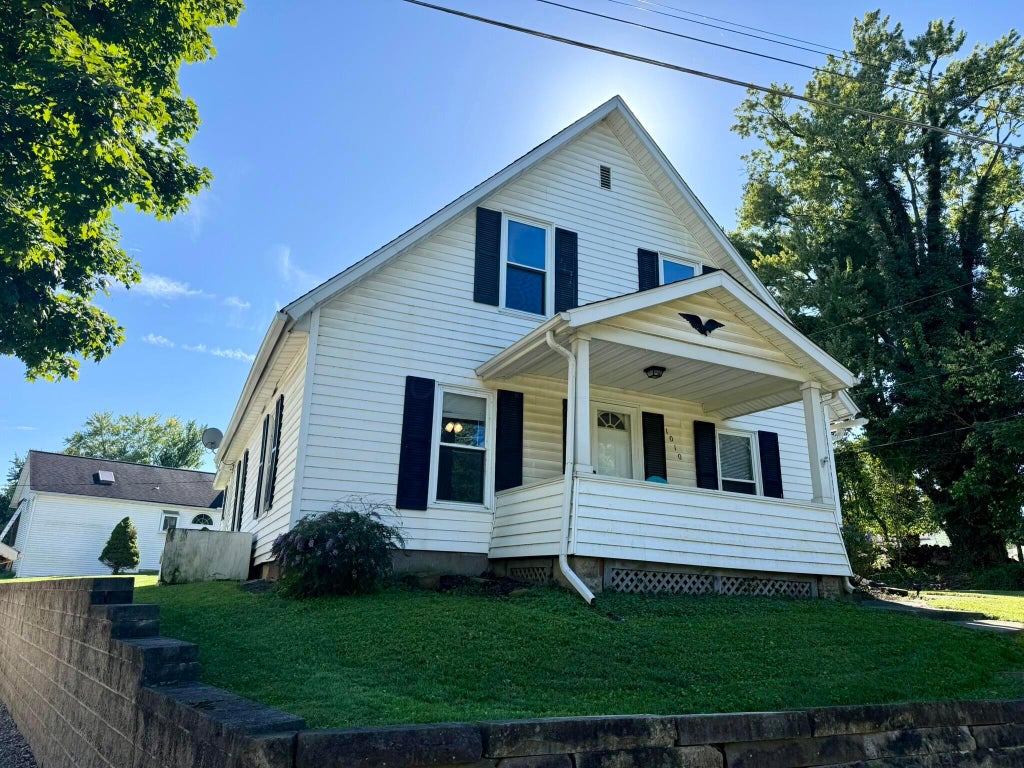 Photo of 1010 E Gambier Street, Mount Vernon, OH 43050 (MLS # 226037386)
