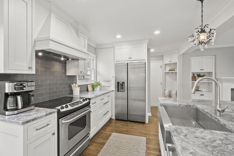 Tiny photo for 2748 Tremont Road, Columbus, OH 43221 (MLS # 226003253)