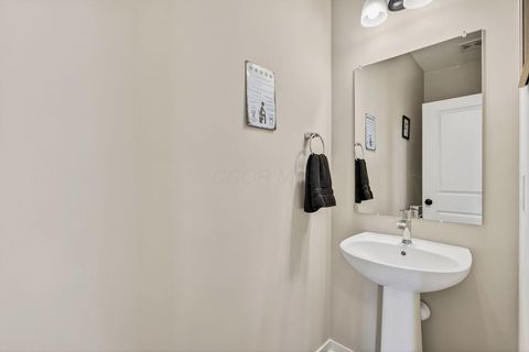 Tiny photo for 33 Erin Hills Road, Commercial Point, OH 43116 (MLS # 226000455)