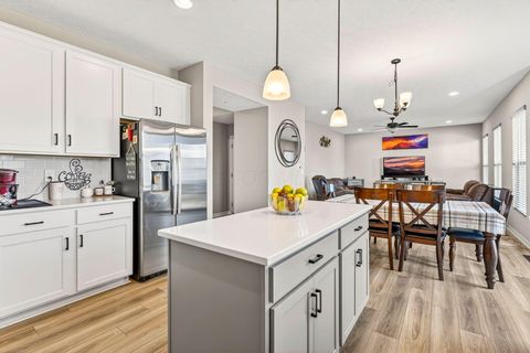 Tiny photo for 33 Erin Hills Road, Commercial Point, OH 43116 (MLS # 226000455)