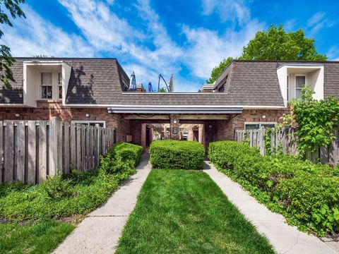 Photo of 1484 Lafayette Drive A #A, Upper Arlington, OH 43220 (MLS # 226016922)