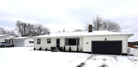 Photo of 14 Hilltop Drive, Mount Vernon, OH 43050 (MLS # 226000139)