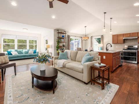 Photo of 655 E Beaumont Road, Columbus, OH 43214 (MLS # 226029539)