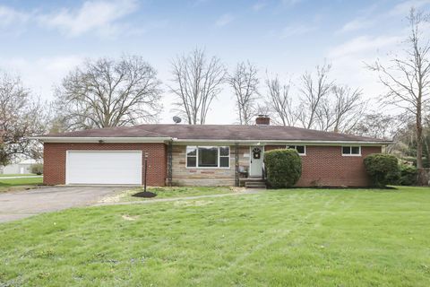 Photo of 2425 Blue Valley Road SE, Lancaster, OH 43130 (MLS # 226010372)