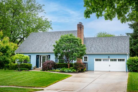 Photo of 1995 Hastings Lane, Columbus, OH 43220 (MLS # 226018602)